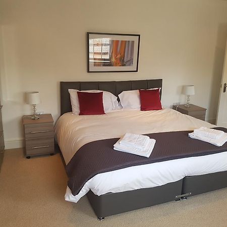 Andover Apartments Bagian luar foto