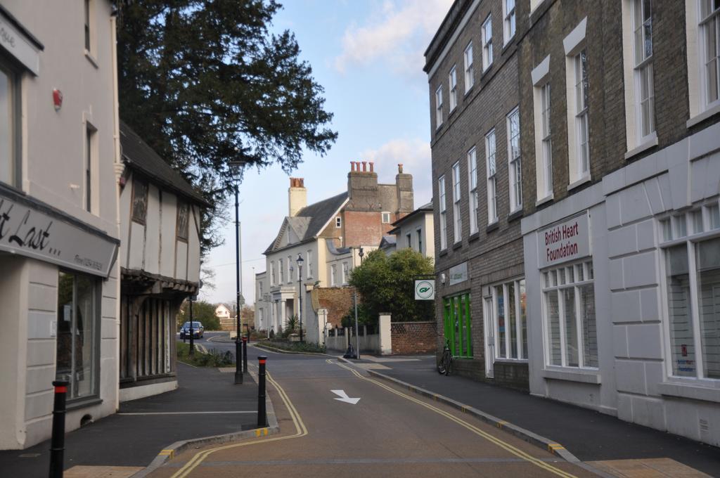 Andover Apartments Bagian luar foto