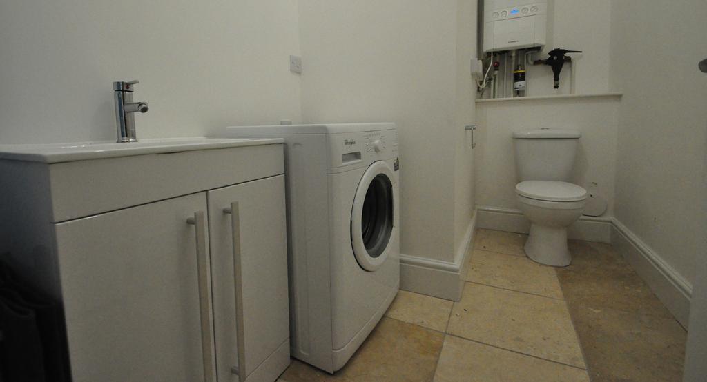 Andover Apartments Bagian luar foto