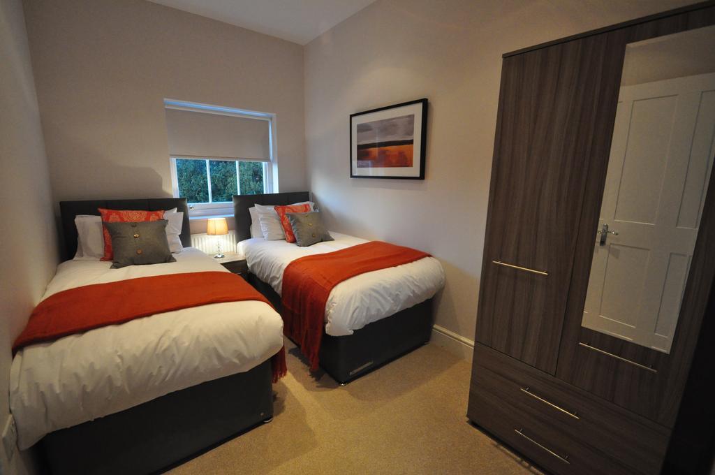 Andover Apartments Bagian luar foto