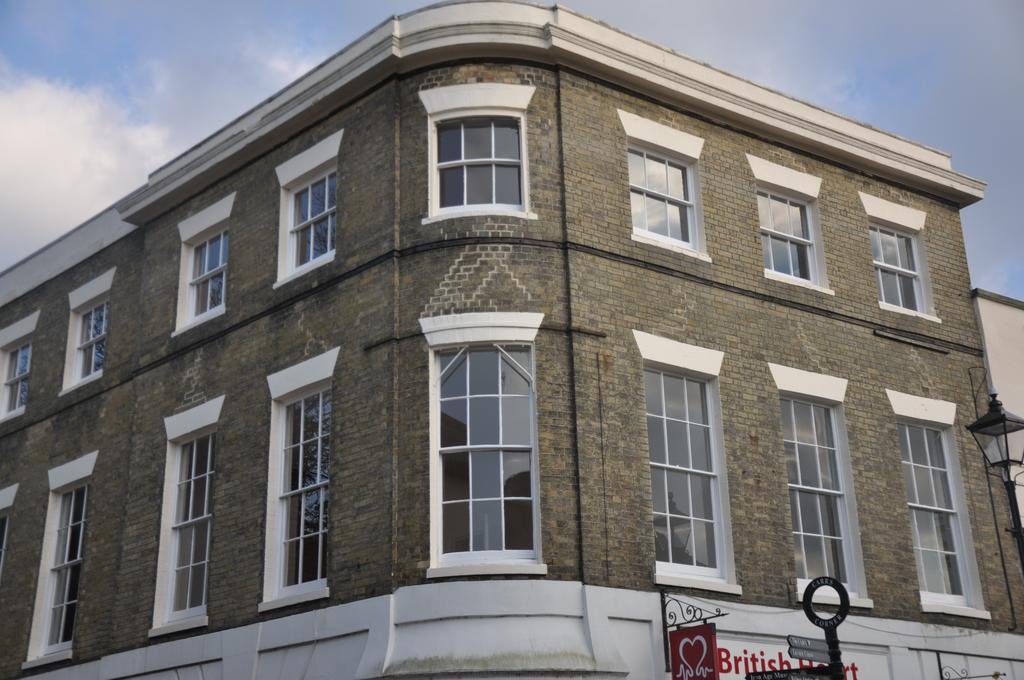 Andover Apartments Bagian luar foto
